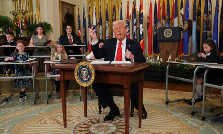 Trump: “Pesë lapsa dhe dy kukulla janë të mjaftueshme për fëmijët”