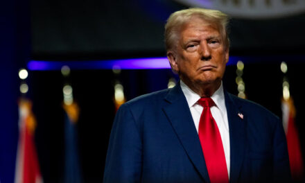 Administrata Trump do t’u japë 1,000 dollarë emigrantëve të paligjshëm që të vetë-deportohen