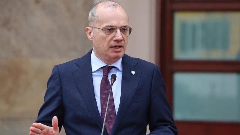 Përshkallëzimi i sulmeve në Lindjen e Mesme, ministri Hasani: Evakuohen nga Izraeli 4 qytetarë të tjerë shqiptarë