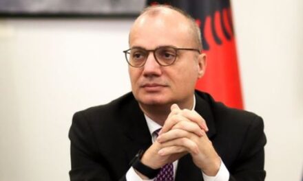 Evakuimi i 5 shqiptarëve nga Izraeli, ministri Hasani jep detaje: Kanë mbërritur në Athinë