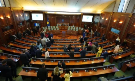 Dështon edhe përpjekja e 25-të për konstituimin e Kuvendit të Kosovës, deputetët refuzojnë votimin e fshehtë për zgjedhjen e kryeparlamentarit