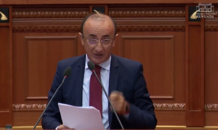 Sula thirrje Berishës: Tërhiqu, hapi rrugë shpëtimit të PD-së! Mos dëgjo atë që ke pranë se do të të marrin në qafë