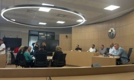 KAS shqyrton ankimin për Elbasanin – Rusmaili përplaset me përfaqësuesin e PD, ndërpritet mbledhja