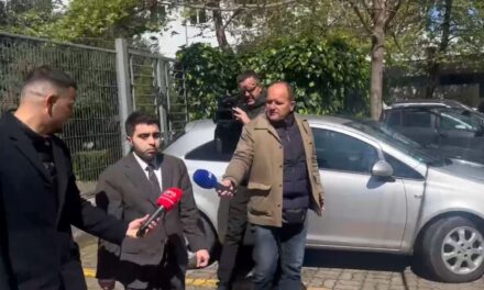 Tenderi 2.2 mln €/ GJKKO pezullon kreun e Prokurimeve Publike, Jonaid Myzyri. Të pandehur 7 zyrtarë e 3 përfaqësues të kompanive të ndërtimit