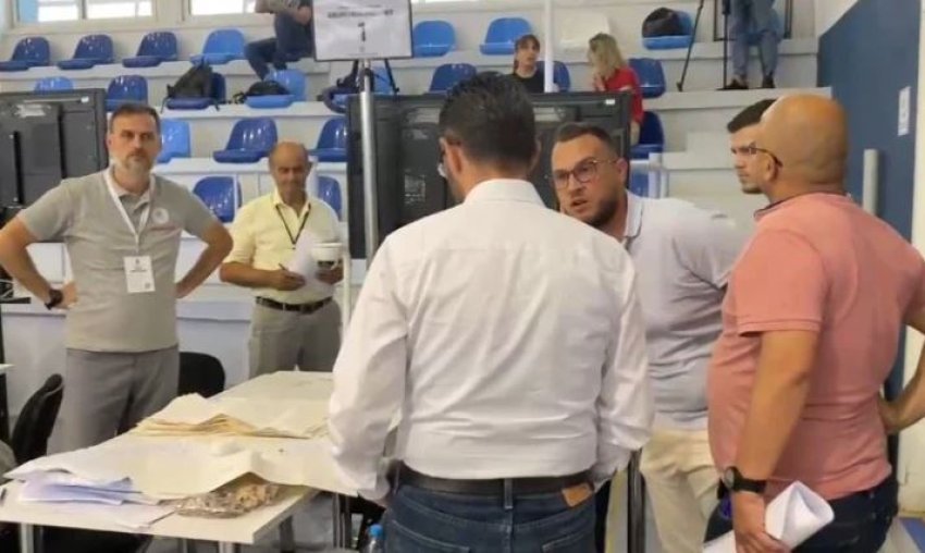 Rinumërimi i votave në Elbasan, vëzhguesit e PD: Dalin dy fleta mangët në një qendër votimi