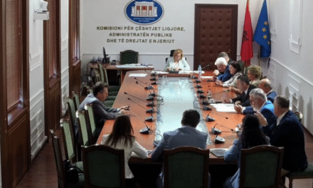 I rikthehet punës Komisioni i Ligjeve, Alibeaj dhe Dogjani braktisin mbledhjen pas përplasjes me Bushkën