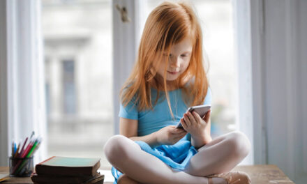 Shëndeti mendor i fëmijëve po përkeqësohet për shkak të përhapjes së mediave sociale