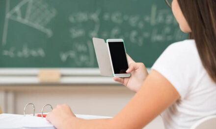 Franca ndalon rrjetet sociale për fëmijët nën 15 vjeç