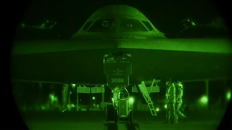 Aeroplanët Stealth fluturuan për 37 orë rresht derisa arritën mbi Iran.