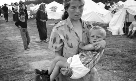 Srebrenica, 30 Vjet që nga gjenocidi: 10,000 të Vdekur në 8 ditë. Mlladiç i përkëdheli fëmijët, pastaj i vrau