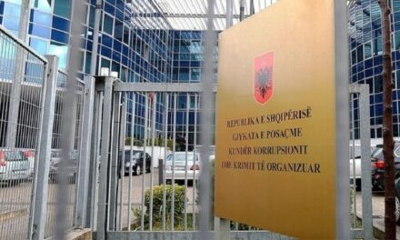 “Sa nuk është përleshur fizikisht me një gjykatëse, Dumani i rrëmbeu kompjuterin”, GJKKO reagon pas deklaratës së Berishës