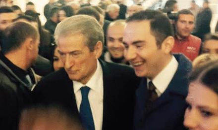 Deputeti demokrat: Ervin Salianji mund të bëhet kryetari i ri i PD. Gazetari: Ai nuk mund t’i dalë para Berishës pa lejen e tij