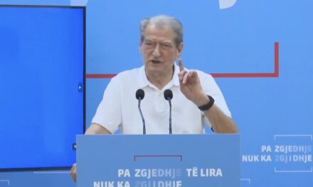 Berisha vazhdon sulmet ndaj kreut të SPAK-ut: Avokat i krimit zgjedhor! Mbron Irenën me 5 mbiemra për krimet e saj