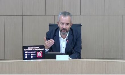 KQZ shpërndan zyrtarisht mandatet për qarqet Fier, Elbasan dhe Durrës! Në Parlament futet Zegjine Çaushi! Rrëzohet kërkesa e Andia Ullirit, nuk bëhet pjesë e Kuvendit