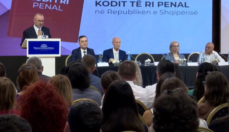 Prezantohet drafti i Kodit të ri Penal/ Manja: Pasi të marrë ‘vulën’ nga Brukseli do të miratohet në Parlament! Në konsultime të marrë pjesë edhe opozita
