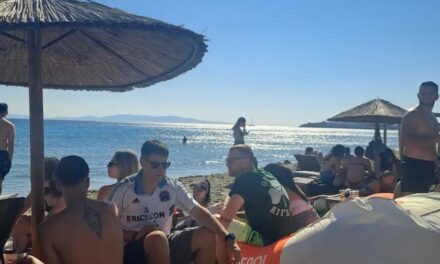 Grekët “vajtojnë” për shqiptarët? Mungojnë punëtorë në turizëm