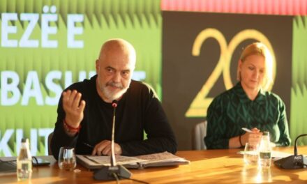 Rama mbledh kryebashkiakët e vendit më 9 Korrik, në fokus problematikat e sezonit turistik dhe…