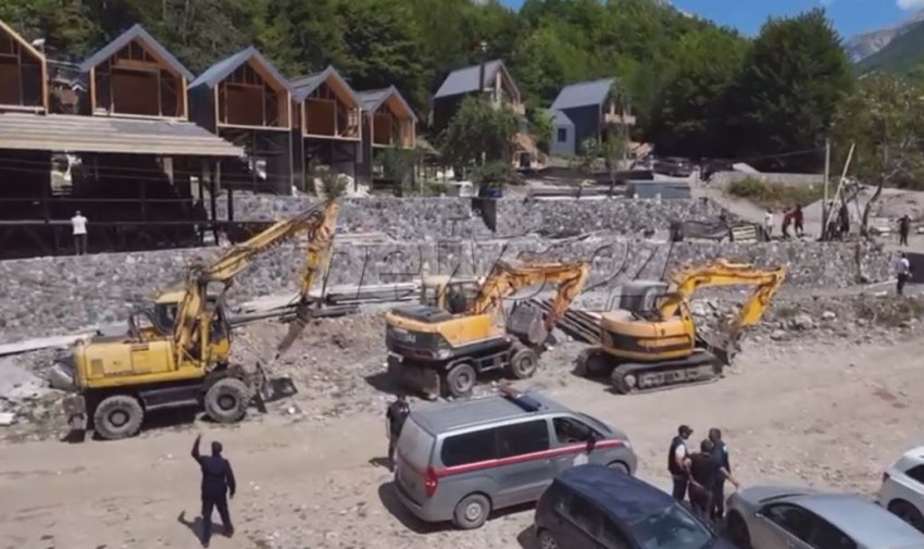 Theth/ Përmbyllet sot aksioni për shembjen e ndërtimeve pa leje, rreth 70 objekte të shembura