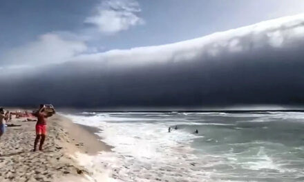 Thriller me një re që mbuloi tre plazhe