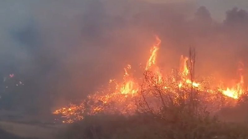 Riaktivizohet vatra e zjarrit në Skënderbegas, banorët kërkojnë ndihmë