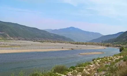 Një person zhduket gjatë peshkimit në lumin Mat, nis operacioni i kërkimit