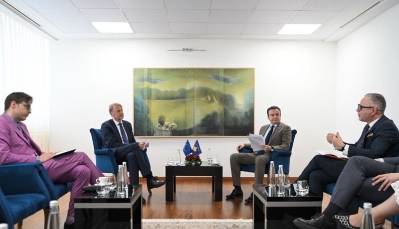 BE pezulloi takimet me Kurtin brenda Kryeministrisë, reagon Qeveria e Kosovës