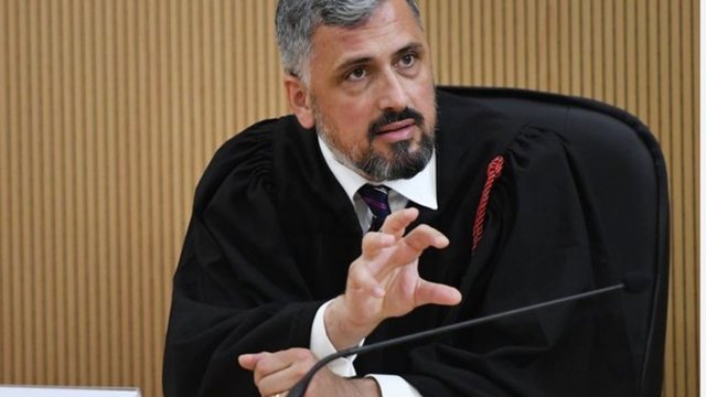 Votimi/ Asim Vokshi zgjidhet anëtari i ri i Gjykatës Kushtetuese, zëvendëson Holta Zaçajn