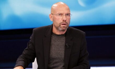 “Injorimi i numrave, katastrofë e pashmangshme” – Ylli Manjani: PS dominuese, opozita drejt shuarjes