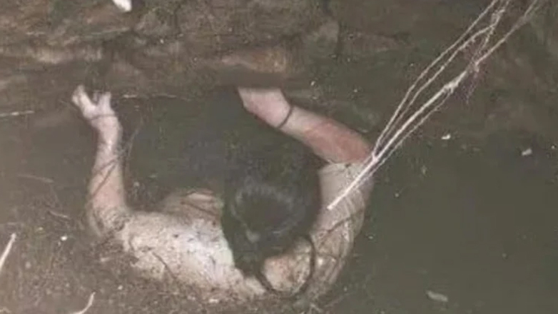 Histori tronditëse/Ajo mbijetoi për më shumë se dy ditë në një pus me gjarpërinj dhe mushkonja