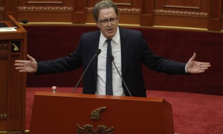 Tomor Alizoti akuzon PS se nuk po ndjek parime të majta: Sot ju duhet të ishit në Gaza, po e keni mendjen të pasuroheni