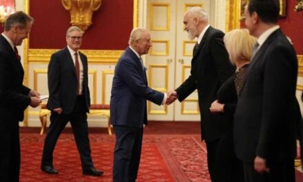 Samiti i Procesit të Berlinit, Rama pritet nga Mbreti Charles III në Londër