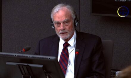 “Ish-presidenti ishte urë lidhëse”, Covey vijon dëshminë në Hagë: Thaçin dhe Çekun s’i konsideroj ekstremistë të UÇK-së