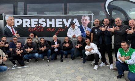 Protesta në ‘Sheshin Skënderbej’/ Edhe Presheva drejt Tiranës, në mbështetje të ish-krerëve të UÇK-së që ndodhen në Hagë