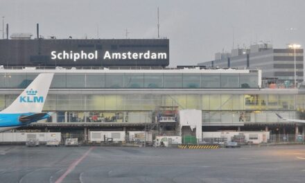 Aeroporti i Amsterdamit anulon dhjetëra fluturime