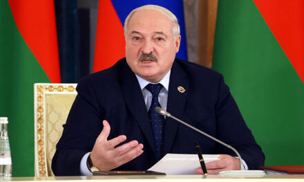 Lukashenko: Ukraina ose do të negociojë me Rusinë ose do të zhduket si shtet