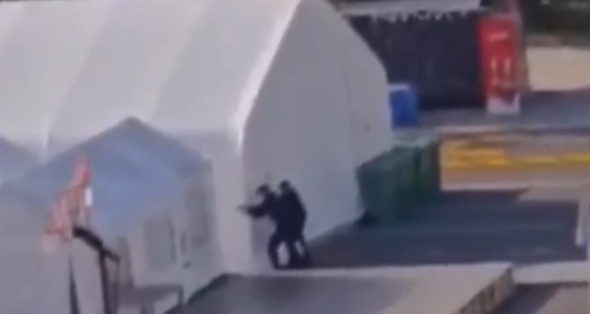 Të shtëna me armë jashtë Parlamentit serb