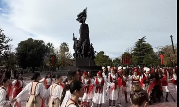 VIDEO/ Kryeministri Rama shpërndan pamje nga festimet e pavarësisë në Vlorë