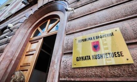 GJKKO pezulloi Ballukun nga detyra, Kryeministria çon vendimin në Kushtetuese