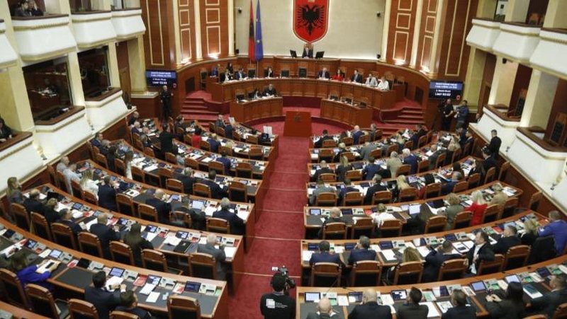 Deputetet e opozitës kërkesë Presidentit Begaj: Mos dekreto ligjin për barazinë gjinore