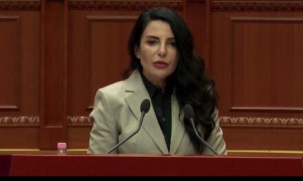 Balluku i përgjigjet opozitës: Nuk i falni sukseset, ndaj përdorni sulme personale