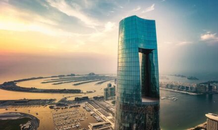 Brenda hotelit më të lartë në botë, të sapo hapur në Dubai: 377 metra luks dhe pamje që lënë pa frymë