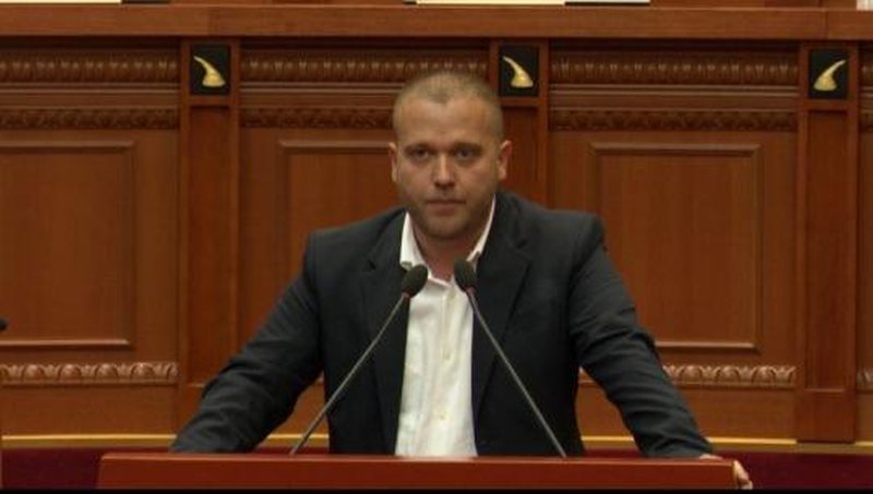 Dy gazetarë shqiptarë ‘non grata’ në Greqi, deputeti socialist kërkon listën e personave të ndaluar në kufi dhe arsyet ligjore