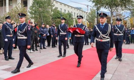 Zhvillohet ceremonia e ngritjes së flamurit në sheshin “Skënderbej”, Ristani: Liria nuk është dhuratë, është përgjegjësi