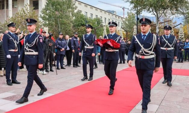 Zhvillohet ceremonia e ngritjes së flamurit në sheshin “Skënderbej”, Ristani: Liria nuk është dhuratë, është përgjegjësi