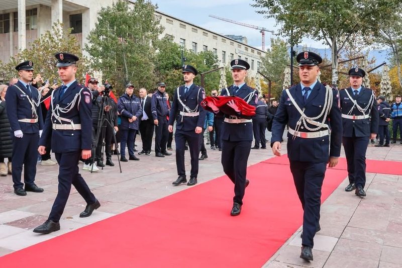 Zhvillohet ceremonia e ngritjes së flamurit në sheshin “Skënderbej”, Ristani: Liria nuk është dhuratë, është përgjegjësi