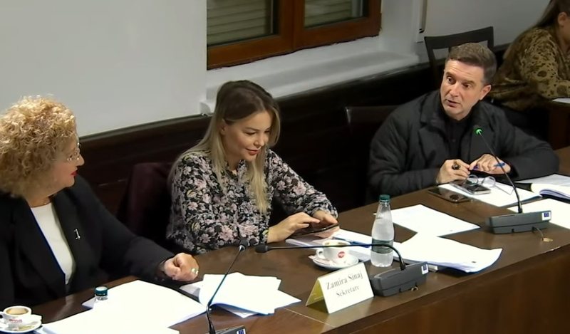 “Të gjithë thonë deputeti- deputeti, por ‘ujku’ të than” – Erion Braçe kërkon hetim të pasurisë për drejtorët e Tatimeve dhe Doganave