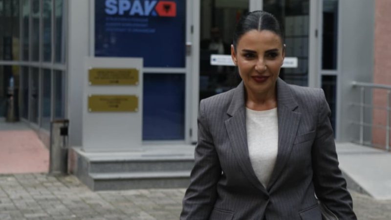 Gjykata e Posaçme pezullon nga detyra zv.kryeministren Balluku, e ndalon të dalë jashtë vendit