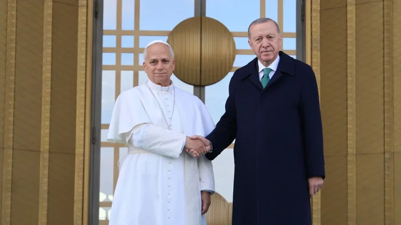 Ceremoni madhështore në Ankara, Papa Leone XIV pritet nga presidenti Erdogan