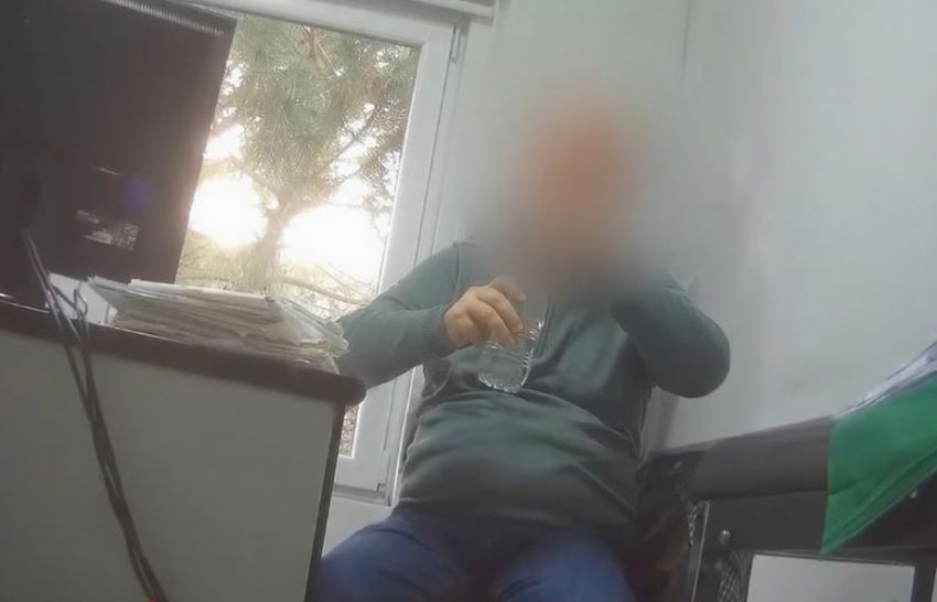 Ngacmoi seksualisht pacienten, shkarkohet nga detyra mjeku