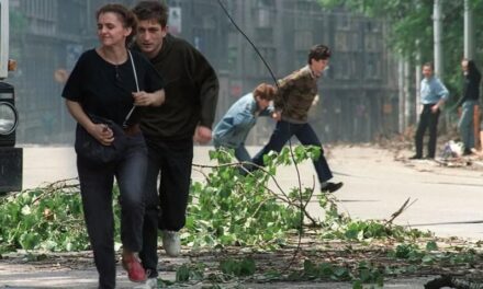 Krimet mizore në Sarajevë, avokati shqiptar zbërthen akuzat që mund ta fundosin Vuçiqin dhe të trondisin rajonin!